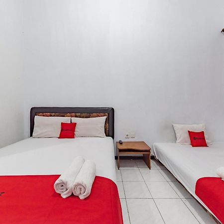 Reddoorz At Ciliwung Guest House Syariah Malang Exterior photo