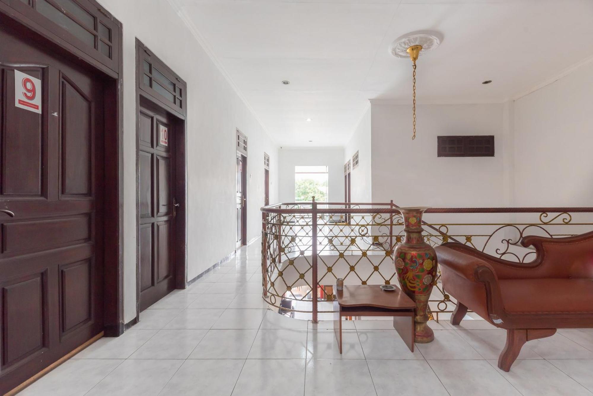 Reddoorz At Ciliwung Guest House Syariah Malang Exterior photo