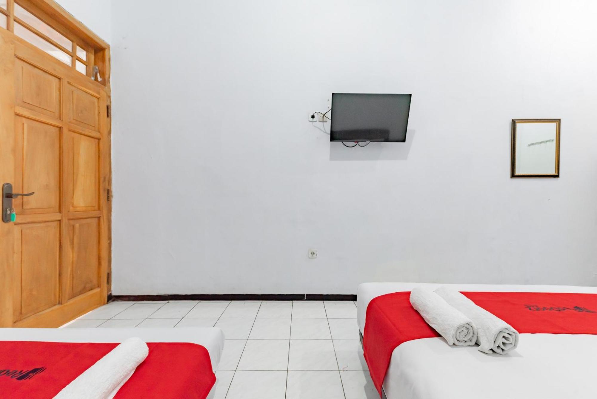 Reddoorz At Ciliwung Guest House Syariah Malang Exterior photo