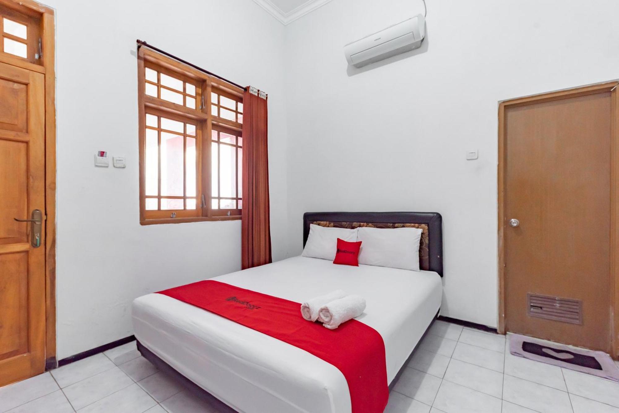 Reddoorz At Ciliwung Guest House Syariah Malang Exterior photo