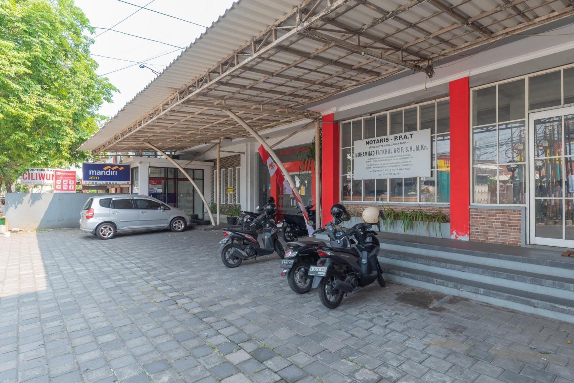 Reddoorz At Ciliwung Guest House Syariah Malang Exterior photo