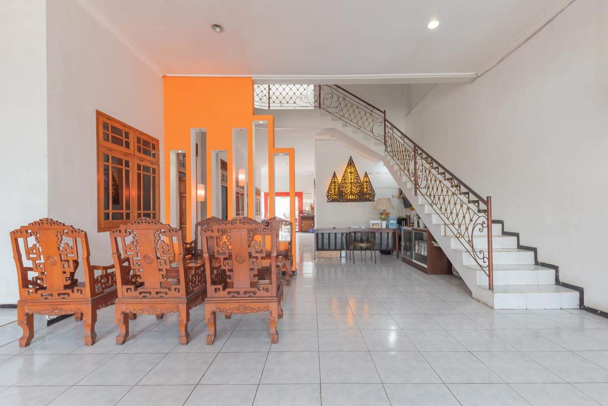 Reddoorz At Ciliwung Guest House Syariah Malang Exterior photo